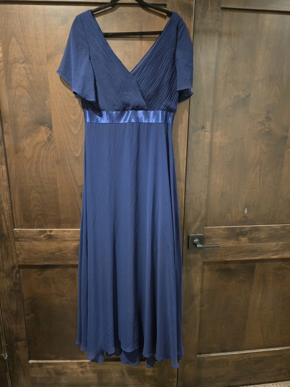 Elegant Navy Blue V-Neck Formal Dress